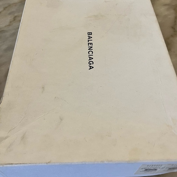 Mens Authentic Balenciaga Sneakers
W/box
No refunds - Picture 6 of 11